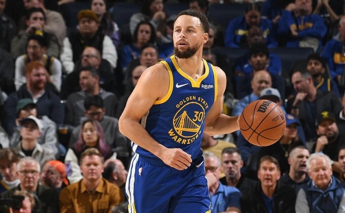 Curry, devam eden diz sakatl��� nedeniyle en az 5 ma� daha yok