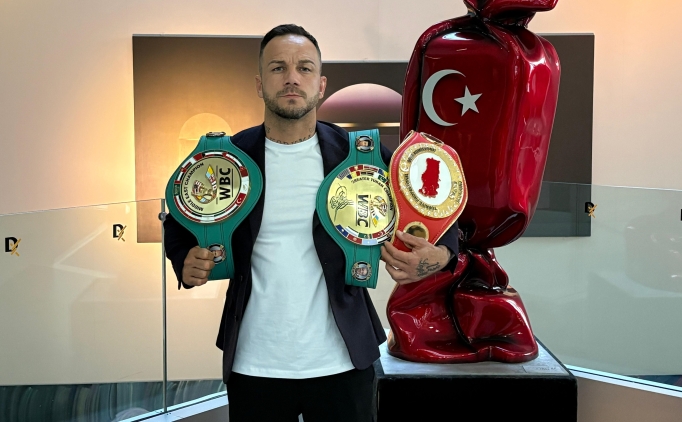 ��kr� Altay: 'T�rk bayra��n� gururla dalgaland�r�yordum'