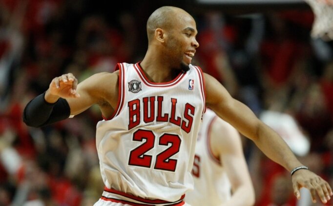 Taj Gibson, Bulls'a yard�mc� antren�r olarak d�nd�