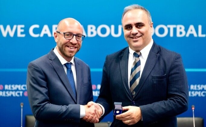 Ak�z�m, UEFA Gen�lik ve Amat�r Futbol Komitesi Toplant�s�'na kat�ld�