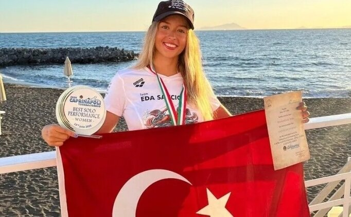 Milli y�z�c� Eda Savc�gil, Catalina Kanal�'n� �ifte rekorla ge�ti