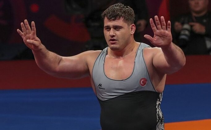 R�za Kayaalp grekoromen g�re�te yar� finale ad�n� yazd�rd�