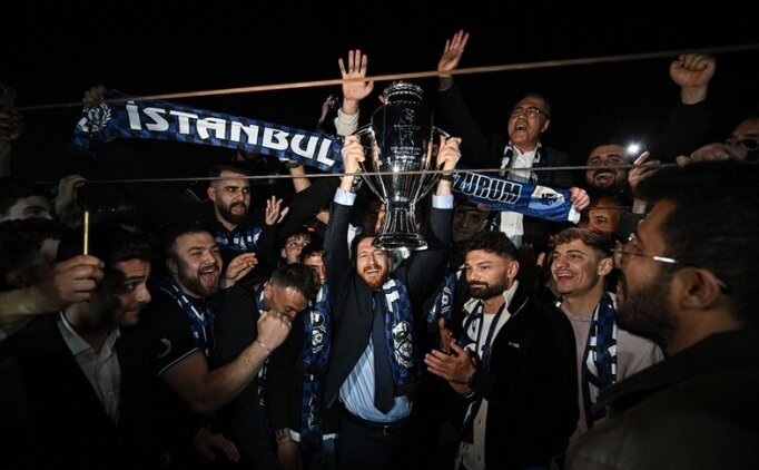 S�per Lig'e y�kselen Erzurumspor FK, ba�ar�s�n� �stanbul Bo�az�'nda kutlad�