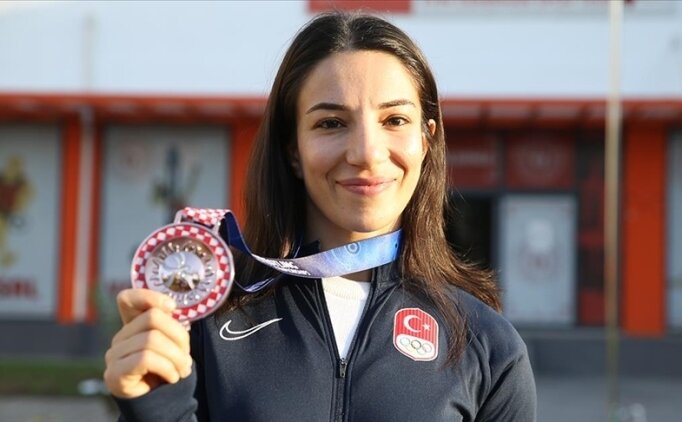 Milli g�re��i Evin Demirhan Yavuz'dan g�m�� madalya!