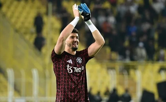 Altay Bay�nd�r, Manchester United'a veda ediyor