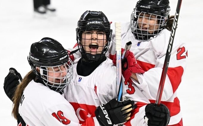 Millilerimiz, Buz Hokeyinde liderli�e y�kseldi
