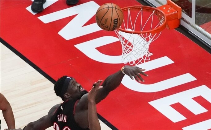 NBA'de Adem Bona'l� Philadelphia 76ers, Atlanta Hawks'a yenildi