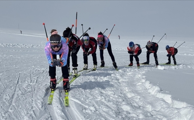 Erzurum'dan madalyalarla d�nen Y�ksekoval� kayak��lar etap yar��lar�nda da ayn� ba�ar�y� hedefliyor