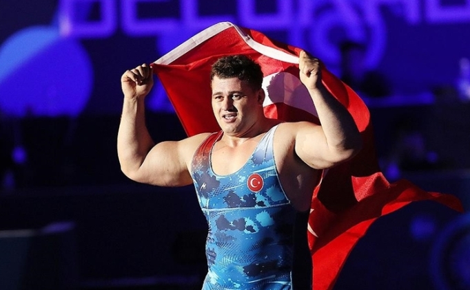 R�za Kayaalp alt�n madalya ile d�nd�