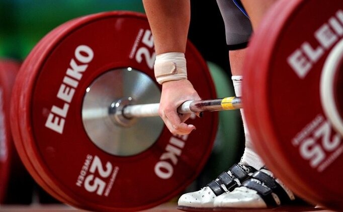 Milli halterci Gamze Altun'dan g�m�� madalya!