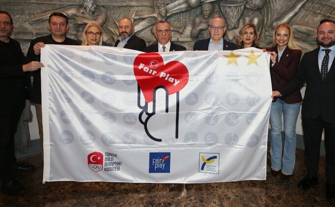 Fenerbah�e'ye 2. kez Alt�n �eref Bayra��