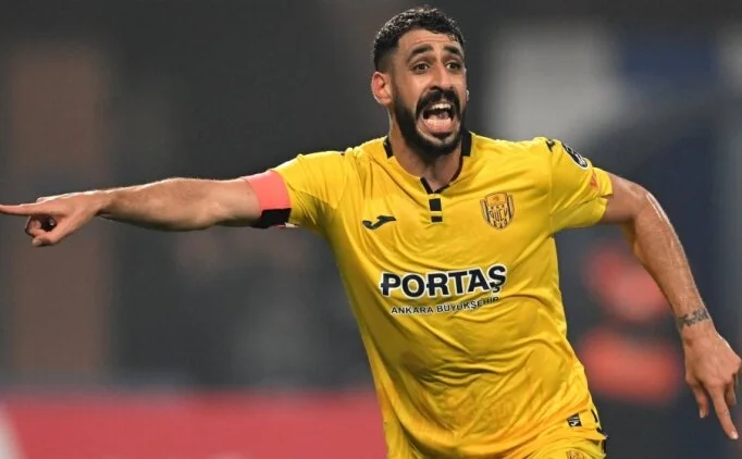 Tolga Ci�erci'den �a��rtan imza