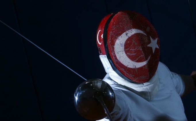 T�rk eskrimi 2025'i 128 madalyayla kapatt�