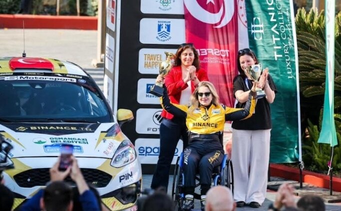 T�rkiye'nin ilk engelli kad�n ralli pilotundan �ifte derece