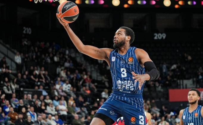 Anadolu Efes'e Baskonia engeli: EuroLeague'de hasret 6 ma�a ��kt�