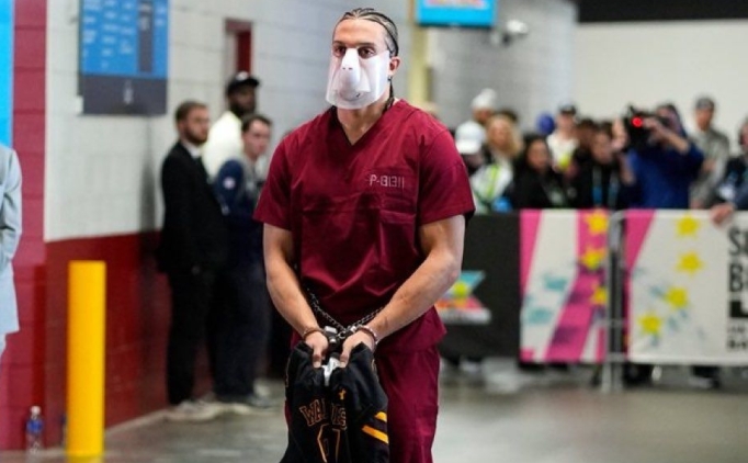 Super Bowl ma��na hapishane tulumu ile geldi