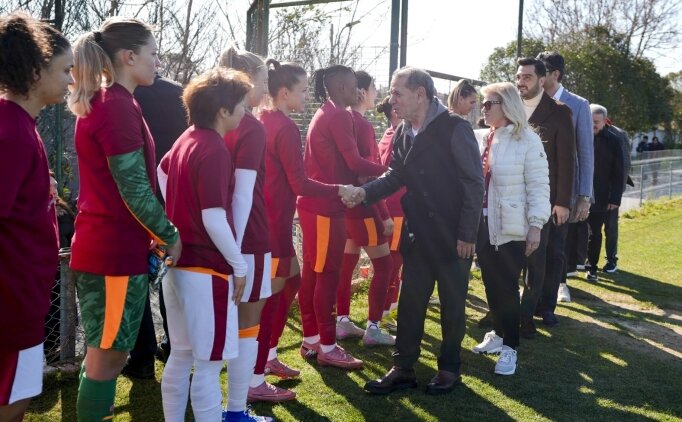 Dursun �zbek'ten Kad�nlar G�n� mesaj�