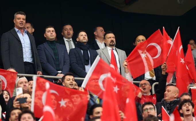 Fenerbah�e y�netimi, T�pra� Stadyumu'nda!