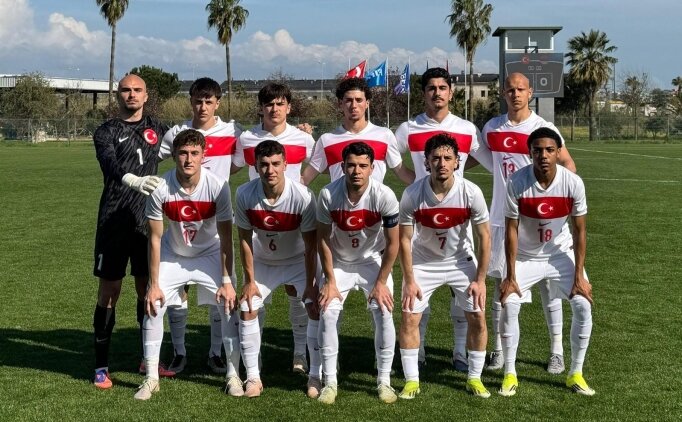 18 Ya� Alt� Milli Futbol Tak�m�, Kosova'ya yenildi