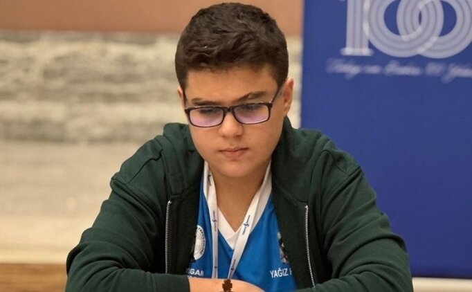 Ya��z Kaan Erdo�mu� satran� tarihine ge�ti