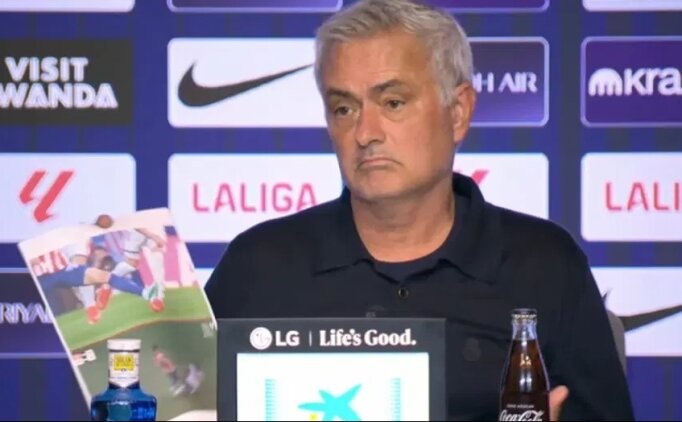 Mourinho derbi sonras� ��lg�na d�nd�! 'Zavall�' diyerek elindeki foto�raf� g�sterdi