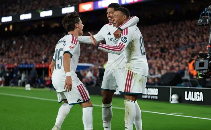 Real Madrid, Barcelona'n�n apoletlerini Camp Nou'da s�kt�