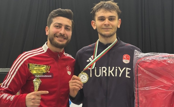 Candeniz Berrak, Y�ld�zlar K�l�� Eskrim D�nya Kupas�'n� kazand�