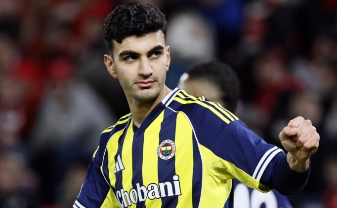 Fenerbah�e'de tercih Yi�it Efe'ye do�ru