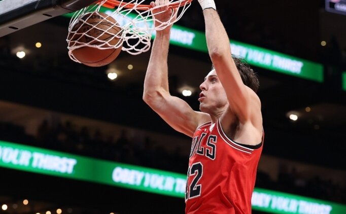Bulls, Zach Collins'i tak�mda tuttu