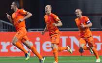 Hollanda eski gnlerini mumla aryor