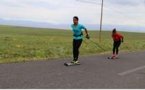 Milli kayakl koucular, olimpiyat kotas iin asfaltta ter dkyor