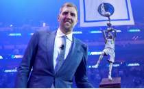 Dirk Nowitzki'nin 41 numaral formas emekli edildi!