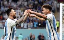 Messi sahnede, Arjantin eyrek finalde