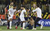 Beiktal futbolculara tekme atan saldrgana 1 yl 8 ay hapis