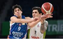 Anadolu Efes, evinde rahat kazand!