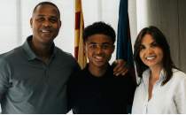 Patrick Kluivert'n olu, Barcelona'ya imza att