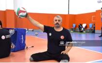 Terr gazisi, Oturarak Voleybol Milli Takm'nn baars iin ter dkyor