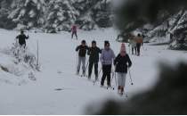 Bolu'nun yksek kesimlerinde kar yan frsat bilen kayakl kou sporcular antrenmanlara balad