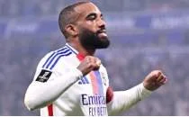 Real Madrid'den srpriz plan: Lacazette