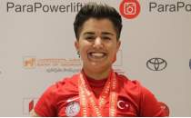 Para halterde Besra Duman, gm madalya kazand