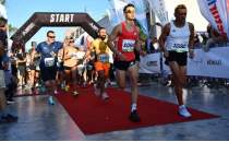 Uluslararas Ayvalk Kurtulu Yar Maratonu kouldu