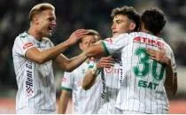 Konyaspor, sahasnda dokuz kii drt golle turlad!