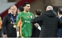 Galatasaray'da U�urcan �ak�r karar�