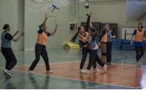 Parke tanda hentbol oynamaya balayan Oltulu kzlar lisansl sporcu oldu