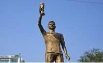 Lionel Messi'ye 21 metrelik dev heykel