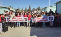 Be�ikta� g�n�ll�lerinden depremzede ��rencilere forma