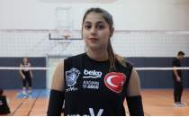 Hukuk ��rencisi gen� voleybolcu Yaren, hem parkede hem adliyede ba�ar� hedefliyor
