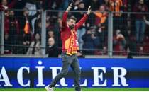 Milan Baros, Galatasaray trib�nleri selamlad�
