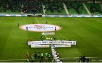 Sakaryaspor'dan anlaml� pankart