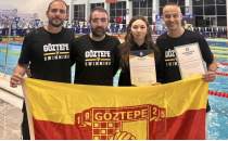 Milli y�z�c� Derin Akar,11 y�ll�k T�rkiye rekorunu k�rd�